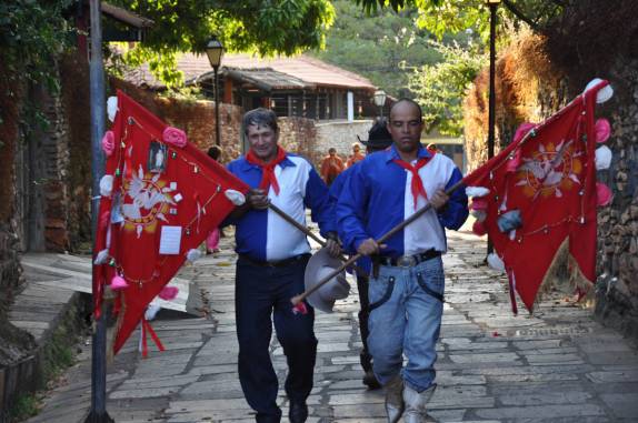 Preparação para a Folia do Divino, em Pirenópolis - GO